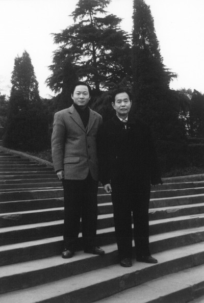 于奇智与苏天辅先生(右)1999年元月在重庆北碚